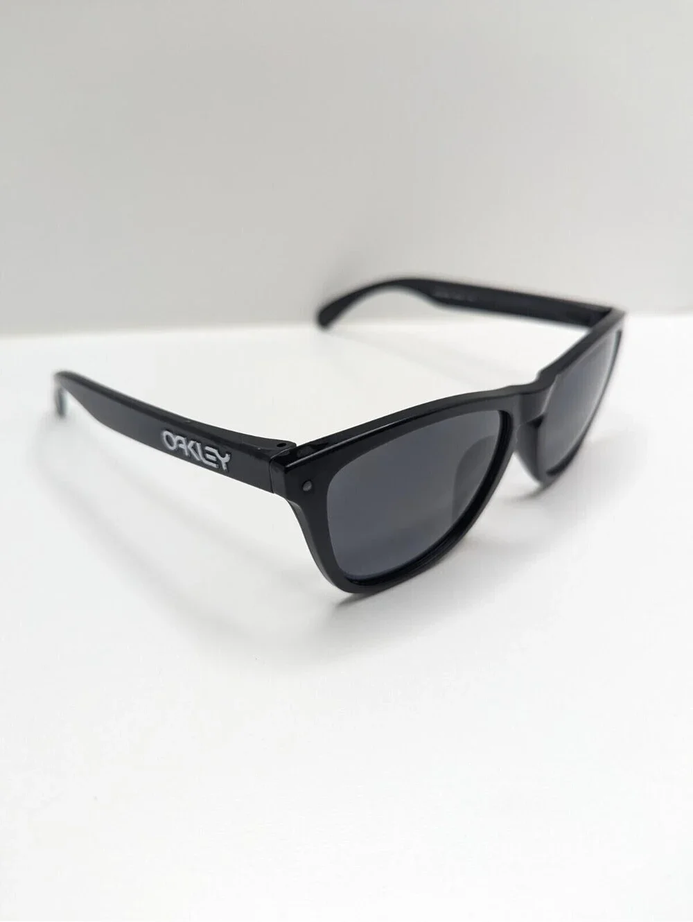 Oakley Frogskins Polished Black Authentic OO9013 Sunglasses Eyewear USA